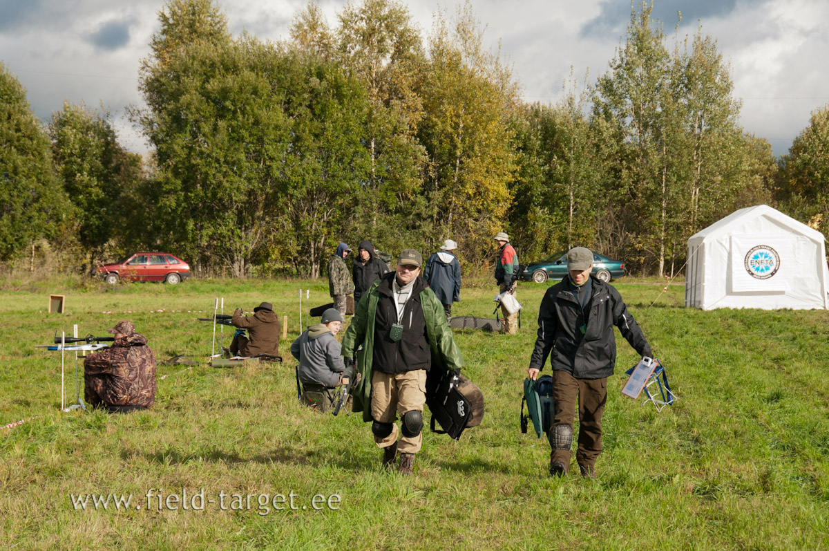 Sergejus Titarenko and Indrek Kanep goes to the Shooting Position